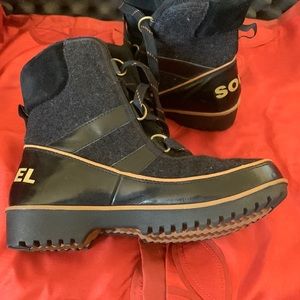 Sorel woman’s winter lace up boot, size 6.5